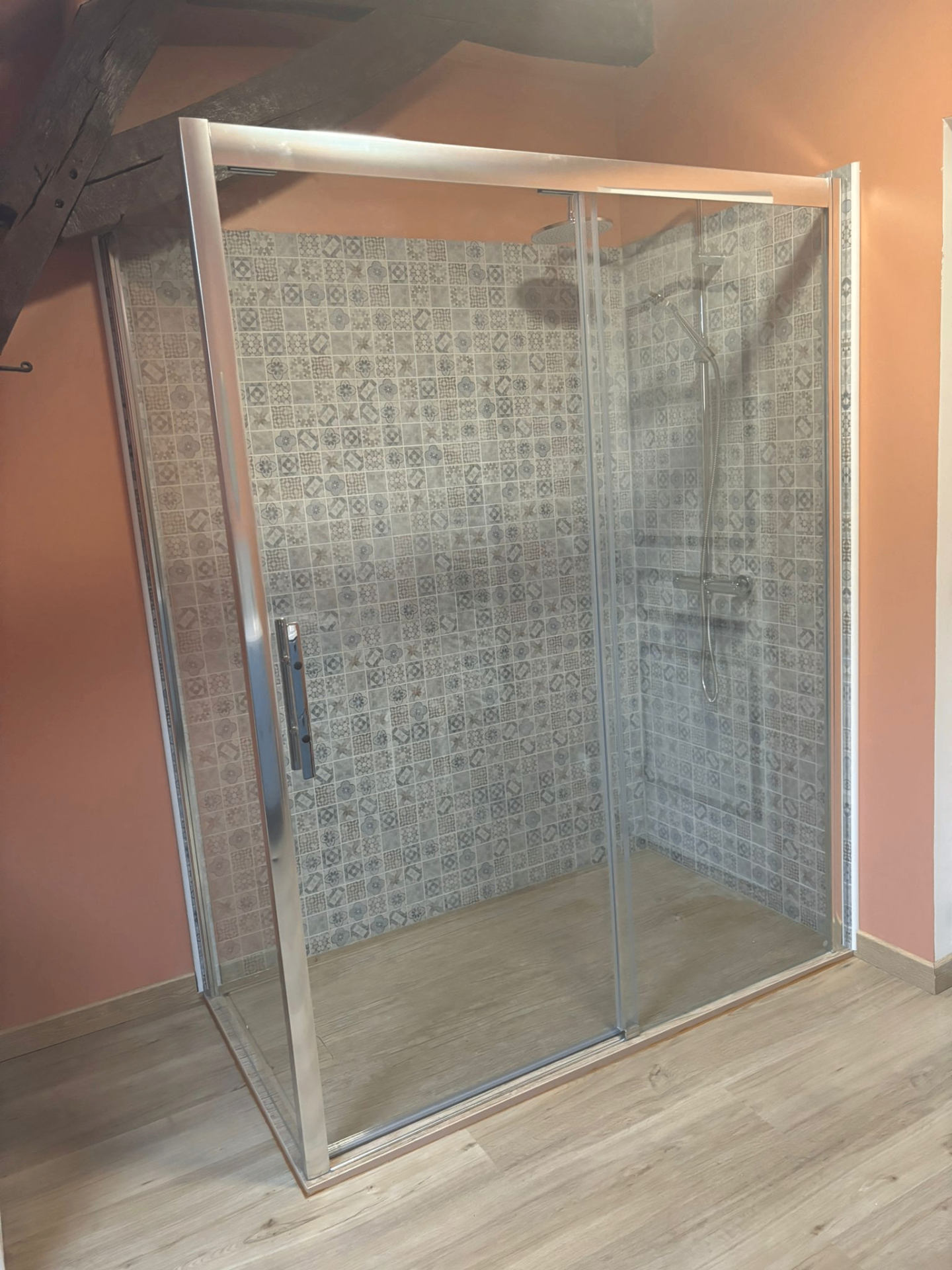 Cabine de douche carrelage motifs